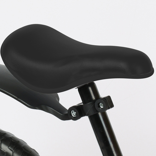 eng_pl_Balance-bike-black-Kruzzel-25767-18262_9.jpg Balansesykkel for barn fra 2 år, lett barnesykkel med 12-tommers hjul og skulderrem