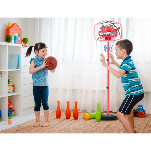 native children a boy and a girl play in a children's game room, throwing a ball. The concept of interaction of todlers, communication, mutual play, quarantine, self-isolation at home Basketball Og Skytespillsett Svart Og Oransje